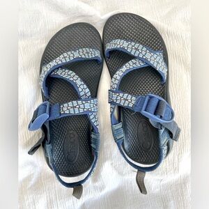 Chaco big kid 4 sandals